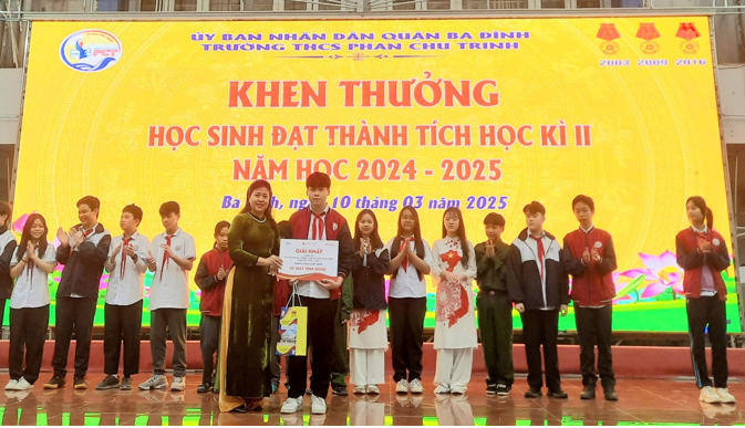 Học kì rực rỡ - Ghi nhận nỗ lực của học sinh xuất sắc