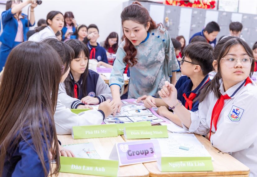Tiết học Tiếng Anh trong cuộc thi giáo viên dạy giỏi cấp Quận - Khi công nghệ thông minh bước vào lớp học