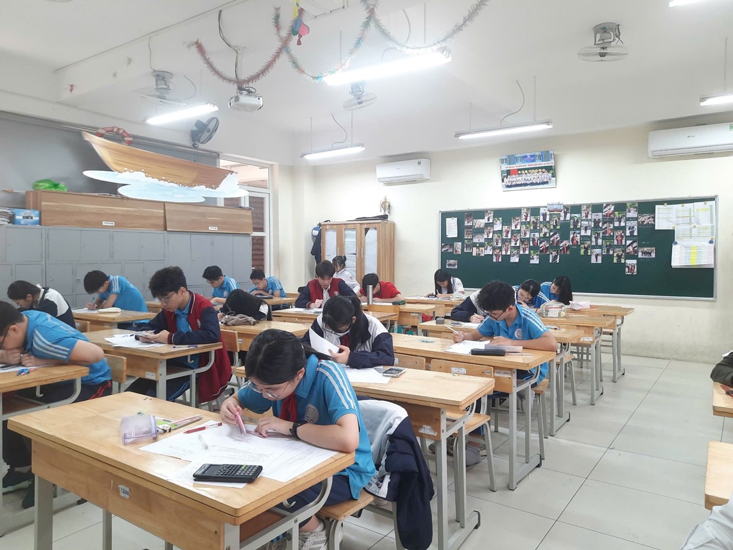 Học sinh khối 9 Trường THCS Phan Chu Trinh tham gia kỳ thi khảo sát cấp Quận