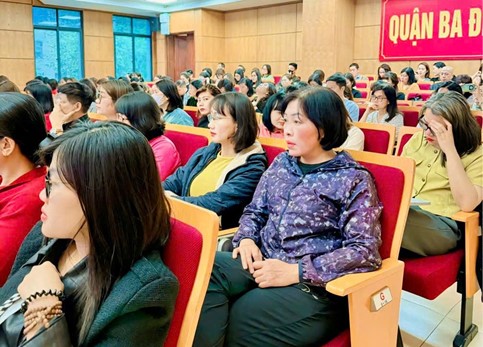 Công đoàn trường THCS Phan Chu Trinh tham gia tập huấn về chính sách pháp luật và chế độ bảo hiểm cho người lao động