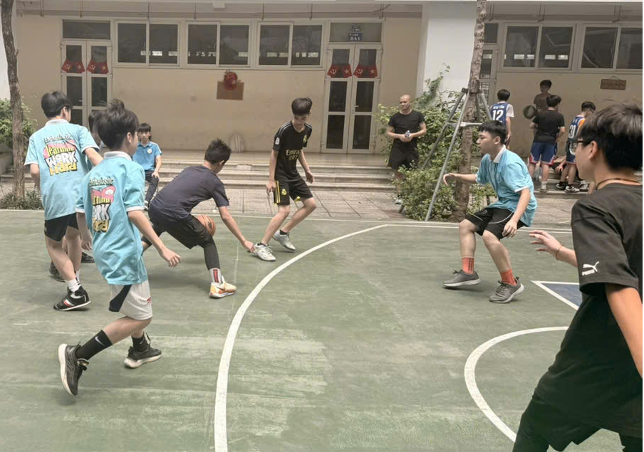 Trận bóng rổ nảy lửa giữa 7A4 và 7A8: Cuộc chiến không khoan nhượng trên sân trường