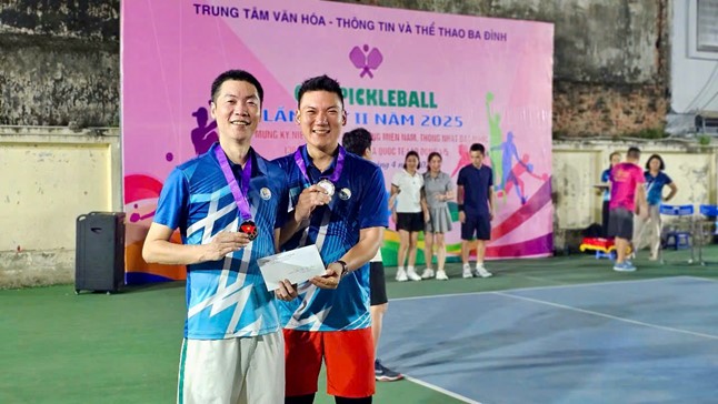 Tinh thần thép trên sân đấu trận đôi nam, THCS Phan Chu Trinh giành huy chương Bạc Pickleball
