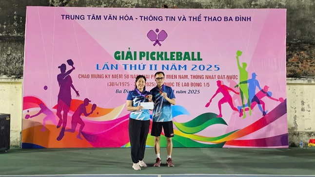 Chiến thắng thuyết phục tại trận chung kết giải Pickleball – trường THCS Phan Chu Trinh vô địch đôi nam nữ