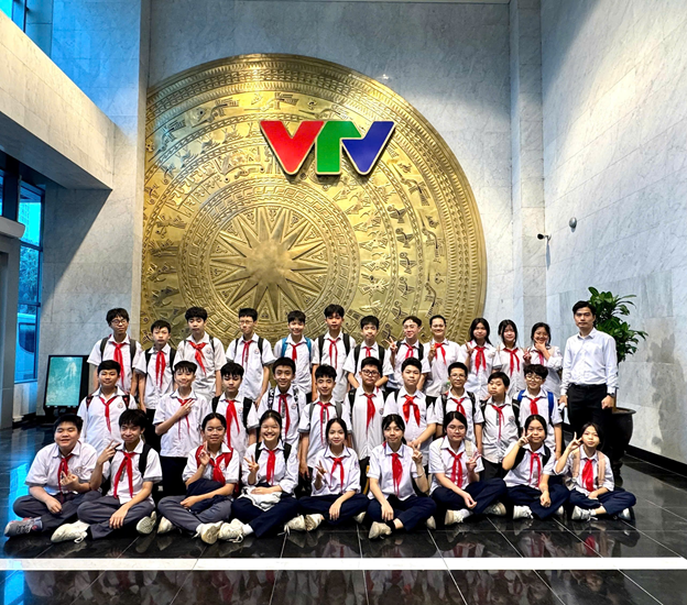 Giai điệu tự hào: "Khăn quàng thắm vai em"