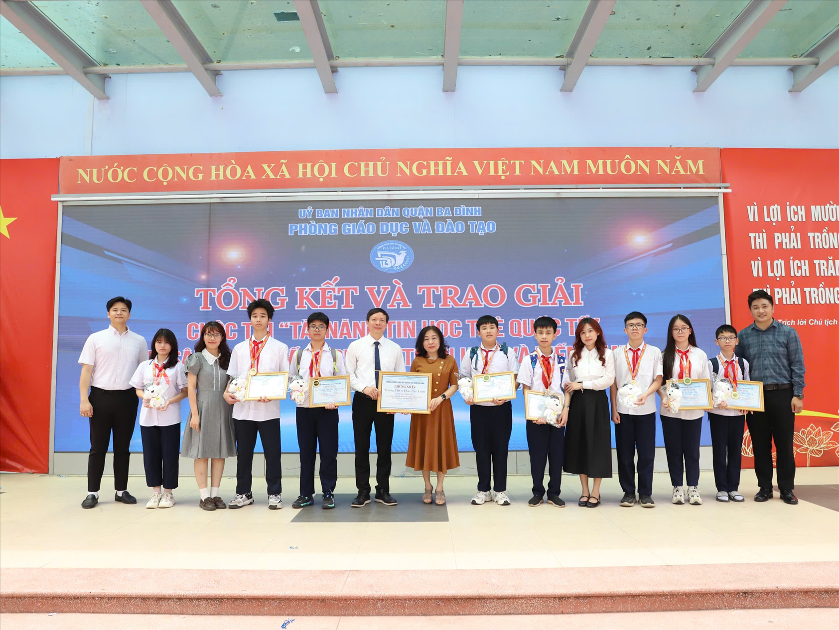Tổng kết và trao giải Cuộc thi “Tài năng Tin học trẻ quốc tế” và Sân chơi “Đấu trường Toán học và Tiếng Anh” quận Ba Đình năm học 2024-2025