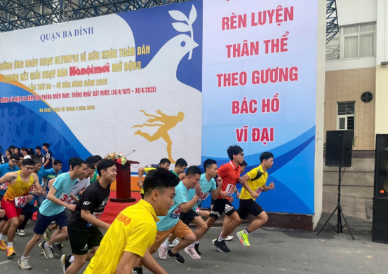 Trường THCS Phan Chu Trinh tích cực tham gia Giải Chạy Báo Hà Nội Mới Lần Thứ 50 – Vì Hòa Bình Quận Ba Đình Năm 2025