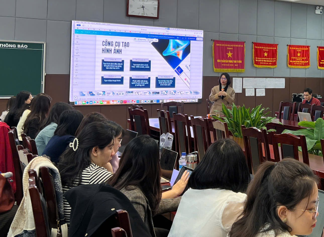 Giáo viên môn Ngữ văn, Lịch sử và Địa lý, Giáo dục công dân tham dự tập huấn ứng dụng AI trong dạy học