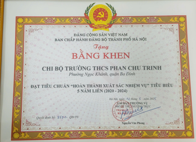 Chi bộ trường THCS Phan Chu Trinh vinh dự nhận bằng khen “Chi bộ đạt tiêu chuẩn hoàn thành xuất sắc nhiệm vụ tiêu biểu 5 năm liền ( 2020-2024)”