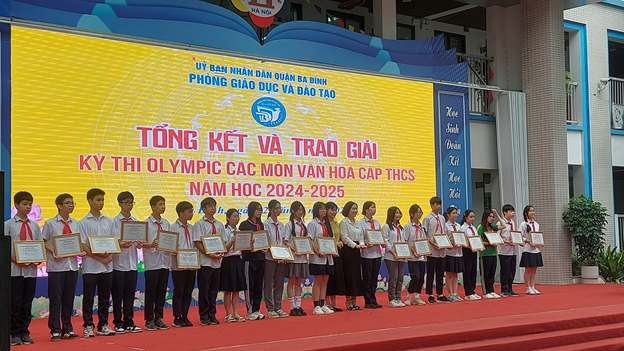 Trao giải kỳ thi Olympic các môn văn hóa lớp 6,7,8 cấp Quận