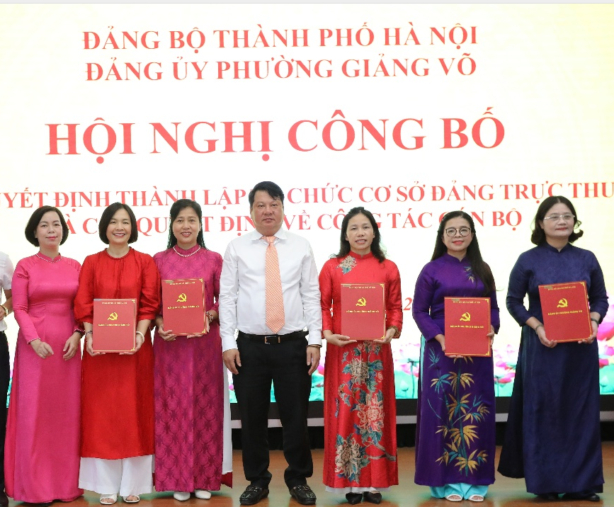 Hội nghị công bố quyết định thành lập tổ chức cơ sở Đảng phường Giảng Võ