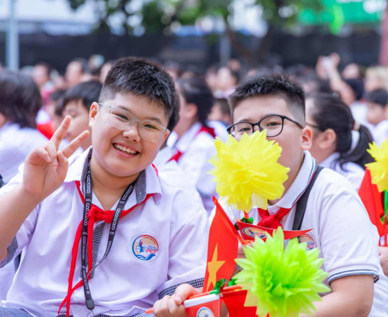 Rộn ràng bước chân nhập học của học sinh vào lớp 6