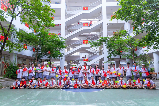 Tỏa sáng theo cách của riêng mình– Trường THCS Phan Chu Trinh chào đón học sinh lớp 6 tựu trường