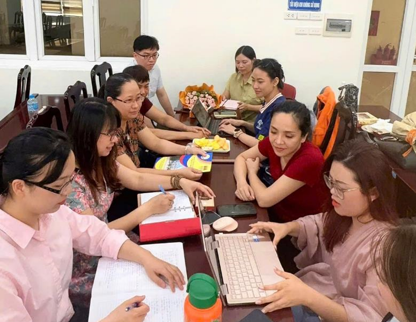 Khởi đầu mới – Nhiệt huyết mới: Buổi họp tổ chuyên môn đầu năm tại trường THCS Phan Chu Trinh