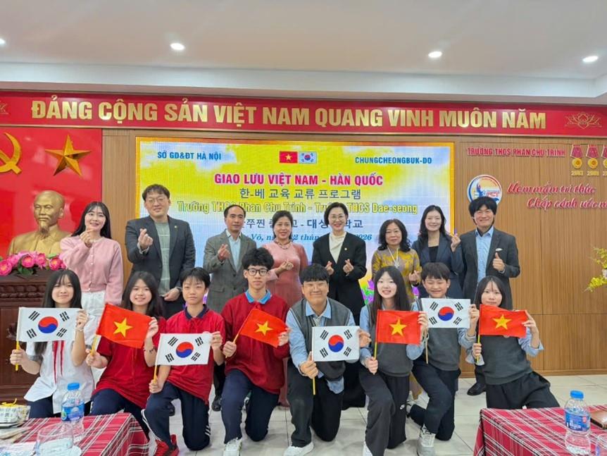 Những nhịp cầu hữu nghị –Trường THCS Phan Chu Trinh chào đón đoàn giáo viên, học sinh tỉnh Chungcheongbuk(Hàn Quốc)