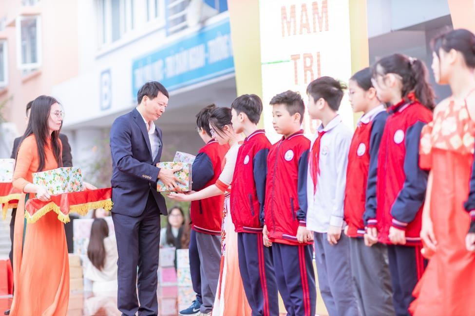 Nửa chặng đường- Trọn niềm vui: Trường THCS Phan Chu Trinh tổ chức lễ sơ kết học kì I