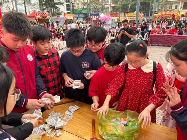 Hội thu “Lợn no giúp bạn”