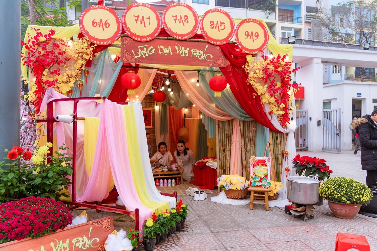 Rộn ràng sắc xuân cùng hội thi “trang trí ngôi nhà Tết” giữa các cụm trại của trường THCS Phan Chu Trinh