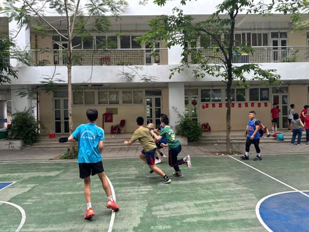 "Cơn lốc" 7A12 càn quét sân bóng, chiến thắng áp đảo tuyệt đối