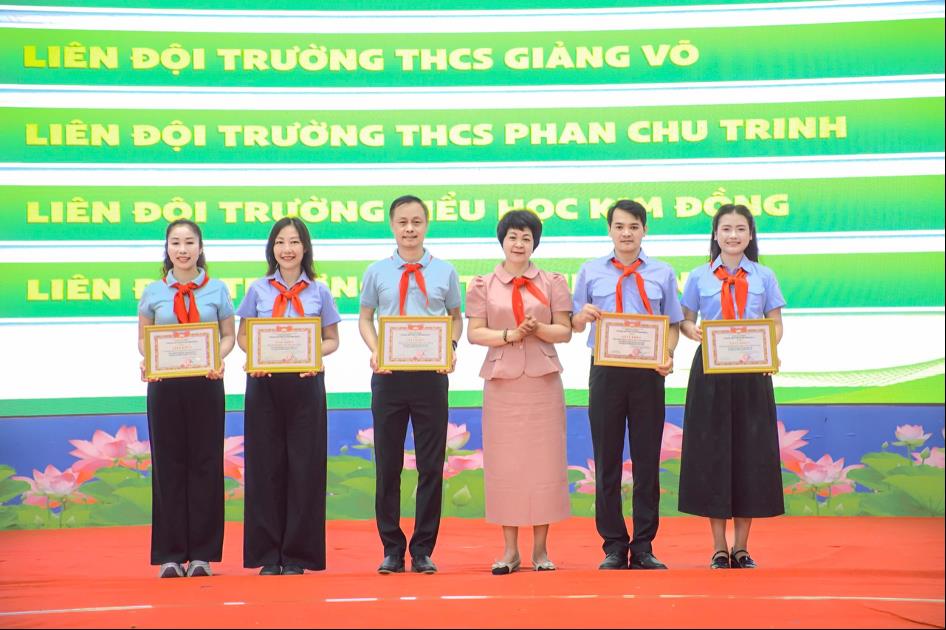 Liên đội THCS Phan Chu Trinh tự hào được vinh danh với thành tích xuất sắc trong công tác Đội năm học 2025–2026
