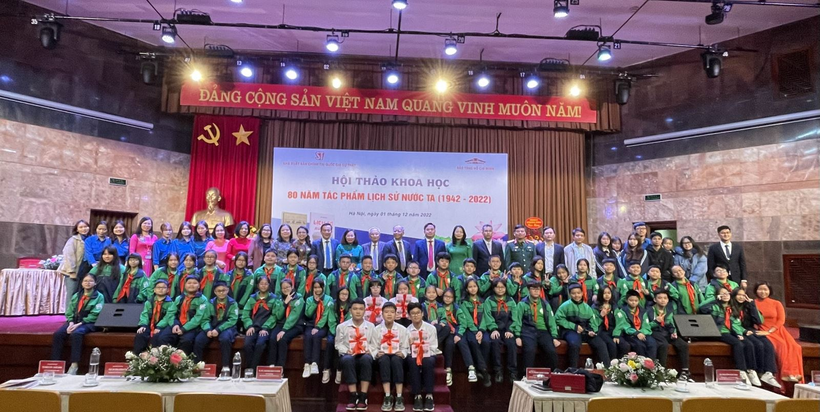 Thầy trò tham gia trải nghiệm tại Bảo tàng Hồ Chí Minh