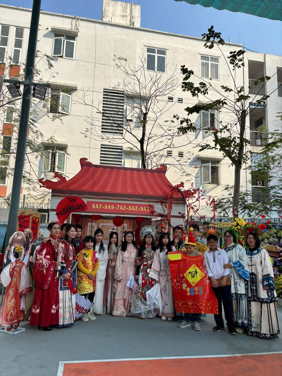 A group of people standing in front of a building

Description automatically generated
