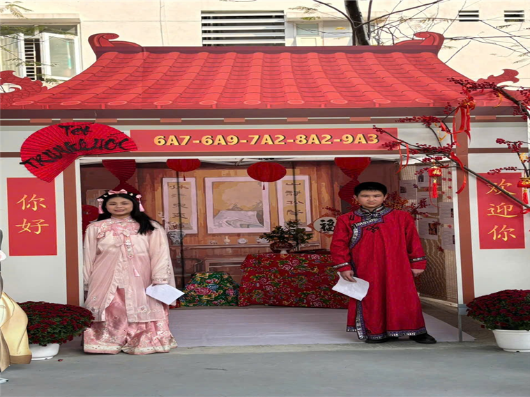 A couple of people in traditional clothing

Description automatically generated