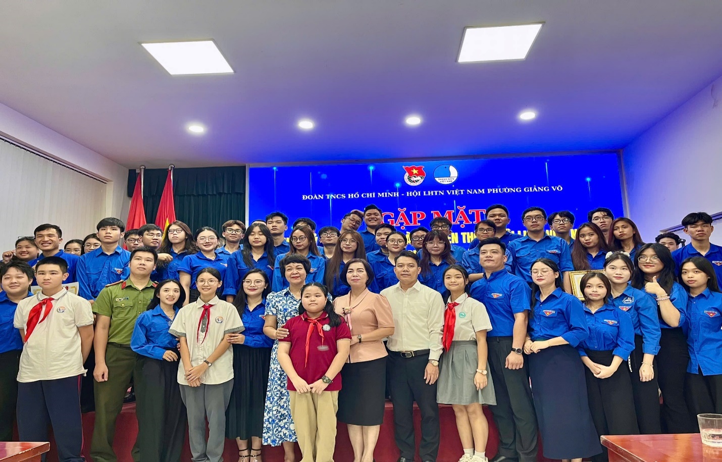 A group of people posing for a photo
AI-generated content may be incorrect.