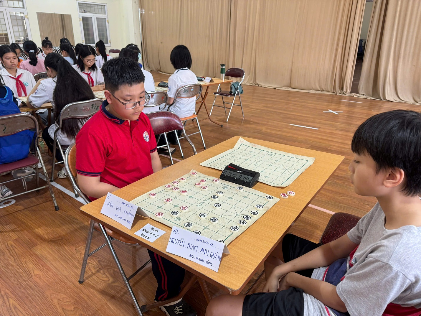 A group of kids playing a game
AI-generated content may be incorrect.