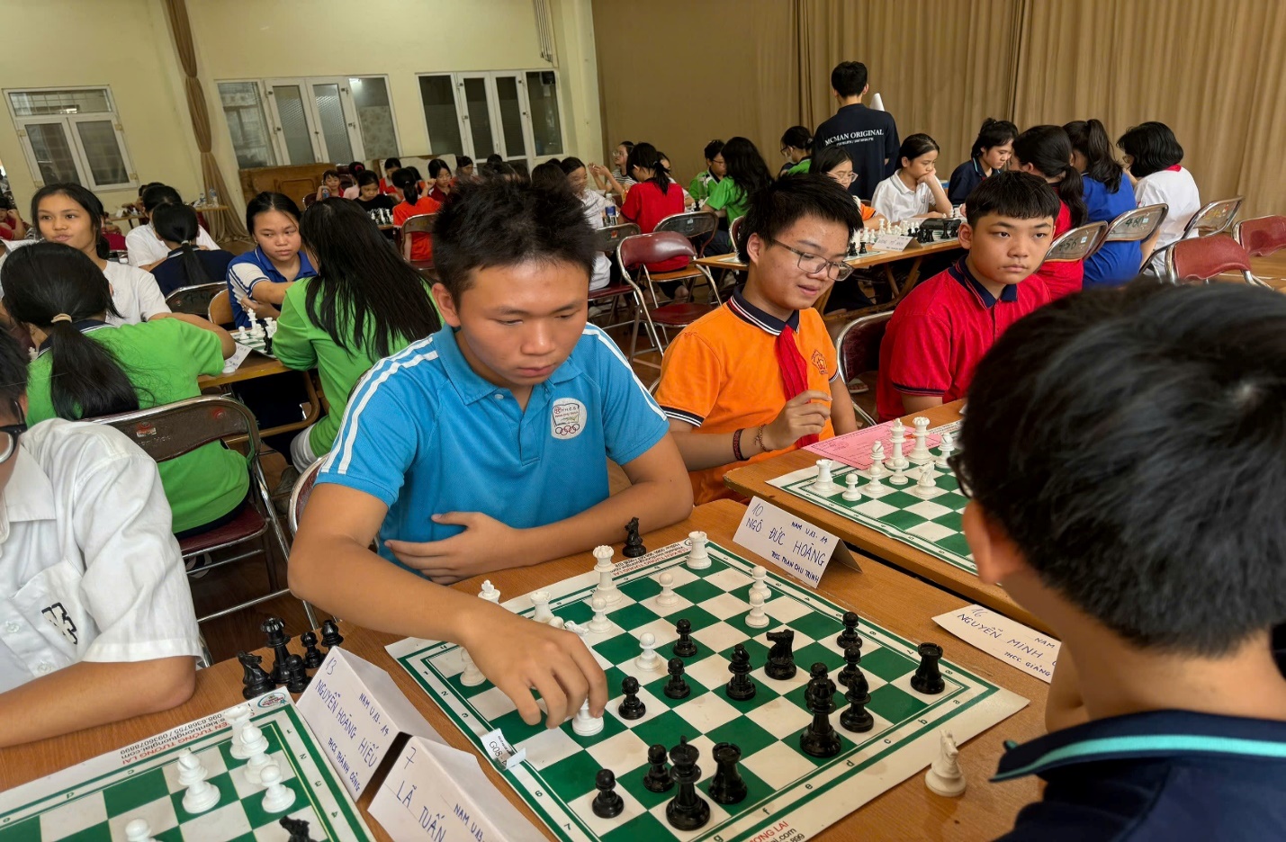 A group of people playing chess
AI-generated content may be incorrect.