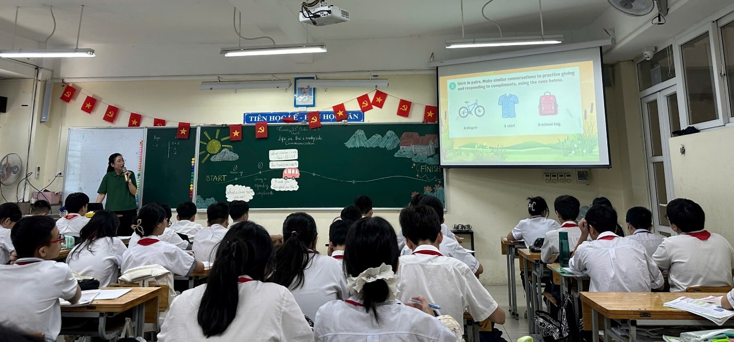 A group of students in a classroom

AI-generated content may be incorrect.