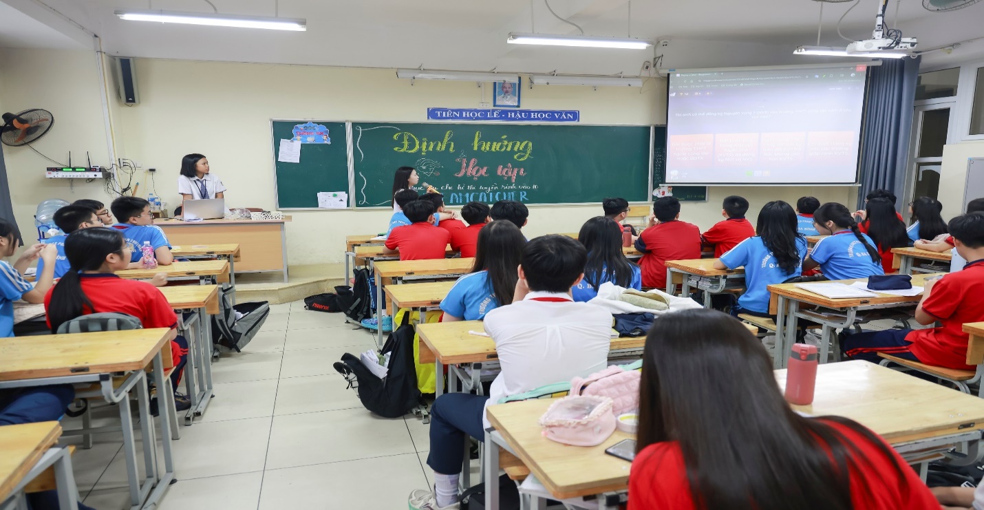 A group of students in a classroom
AI-generated content may be incorrect.