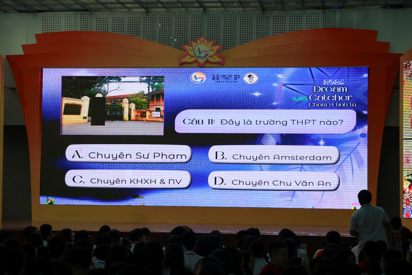 A large screen with a screen with text
AI-generated content may be incorrect.