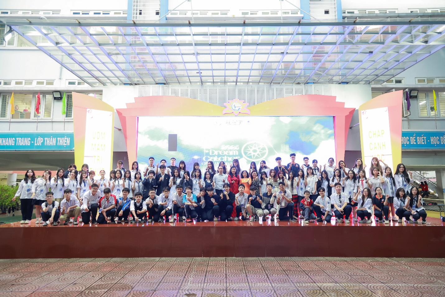 A group of people posing for a photo
AI-generated content may be incorrect.