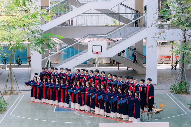 A group of people in uniform

AI-generated content may be incorrect.