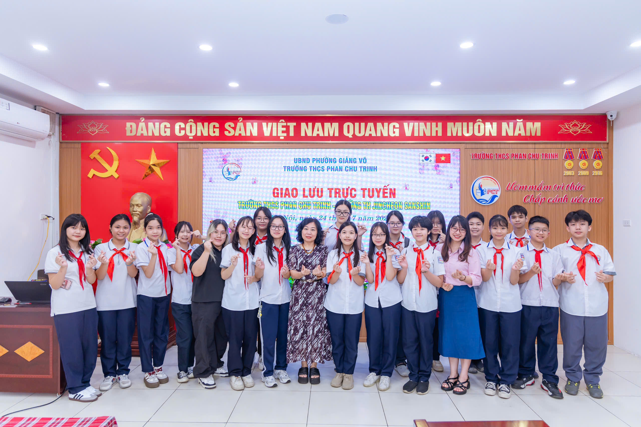 A group of people standing in front of a sign

AI-generated content may be incorrect.