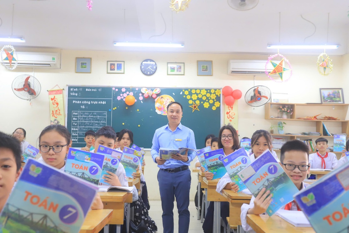 A group of people in a classroomAI-generated content may be incorrect.