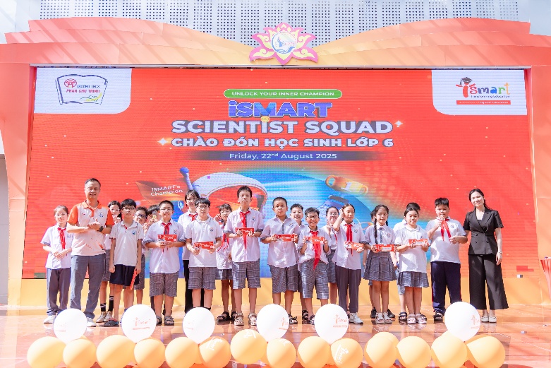 A group of children on a stage

AI-generated content may be incorrect.