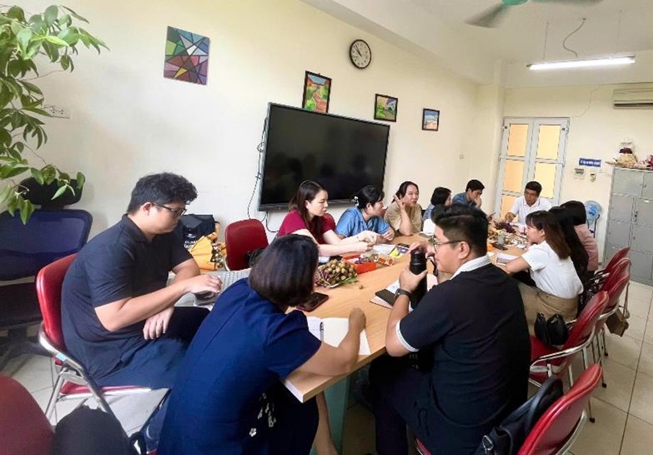 A group of people sitting around a table

AI-generated content may be incorrect.