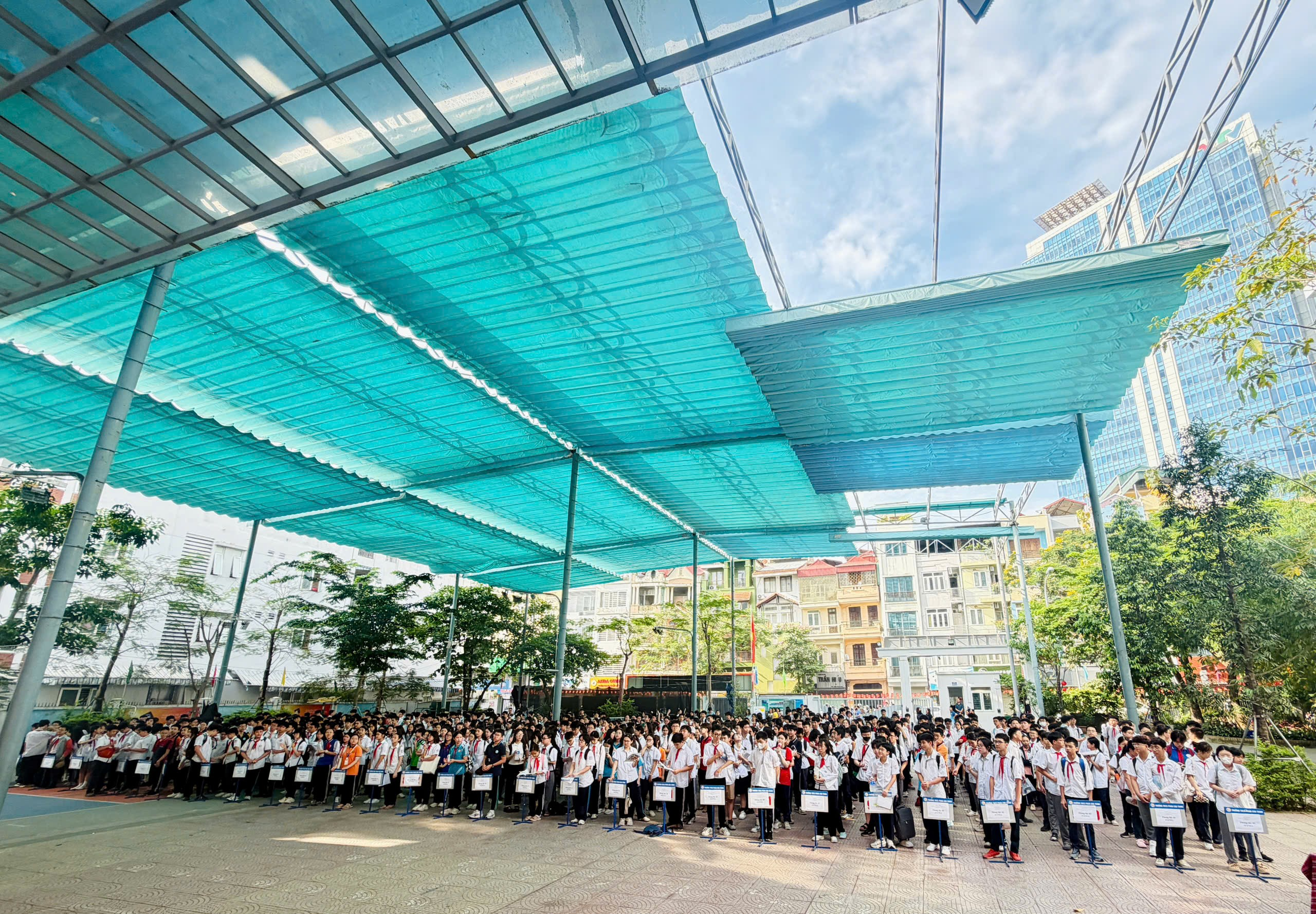 A group of people standing in a line under a blue canopyAI-generated content may be incorrect.