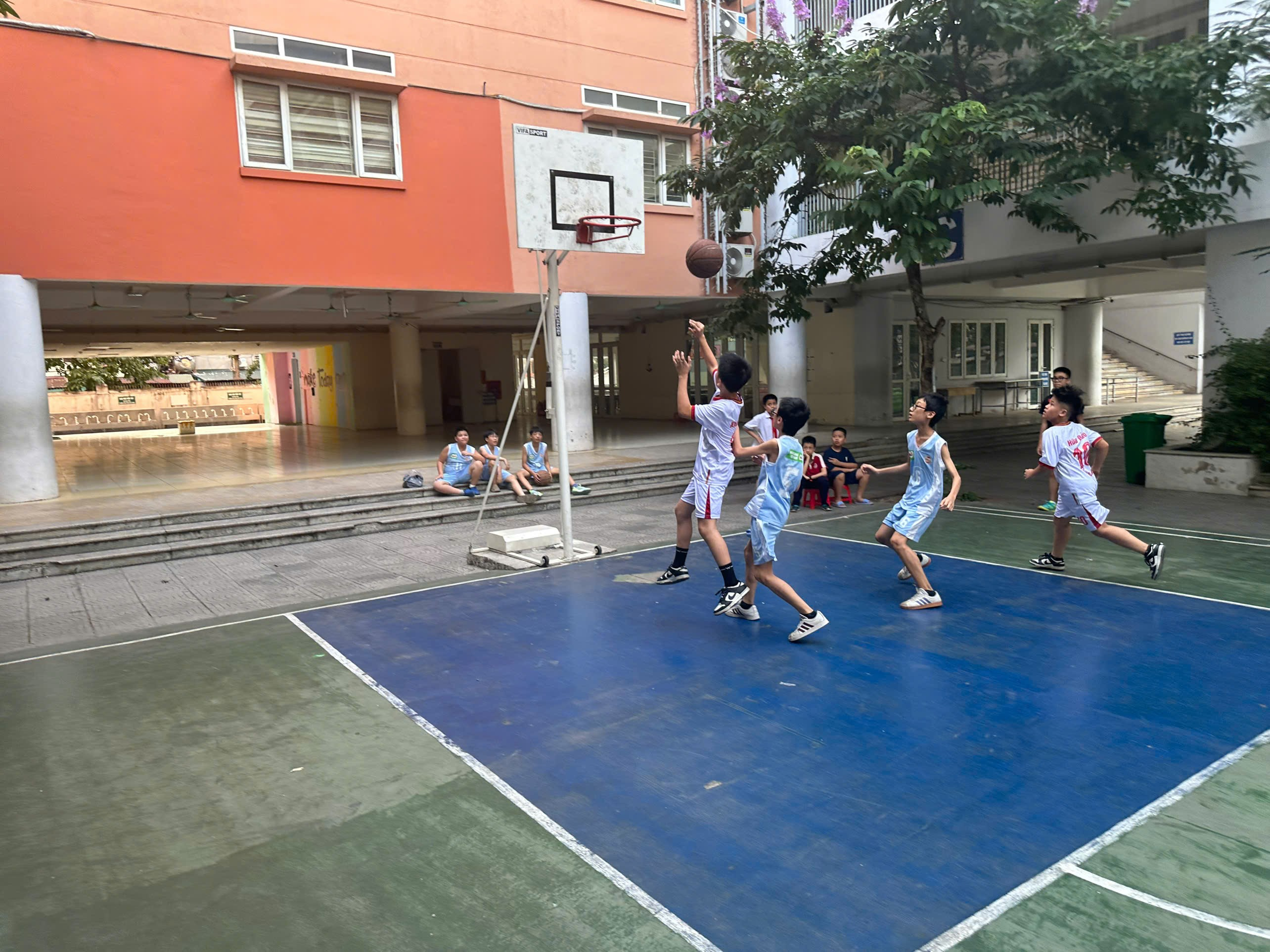 A group of kids playing basketballAI-generated content may be incorrect.