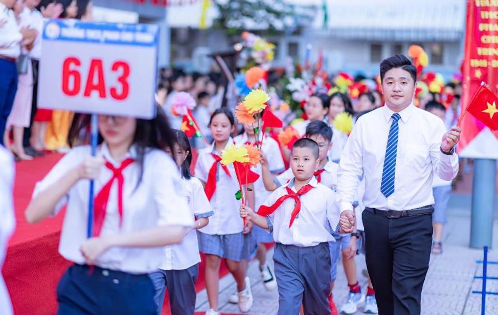 ​Tưng bừng Lễ khai giảng năm học 2025 – 2026 tại trường THCS Phan Chu Trinh