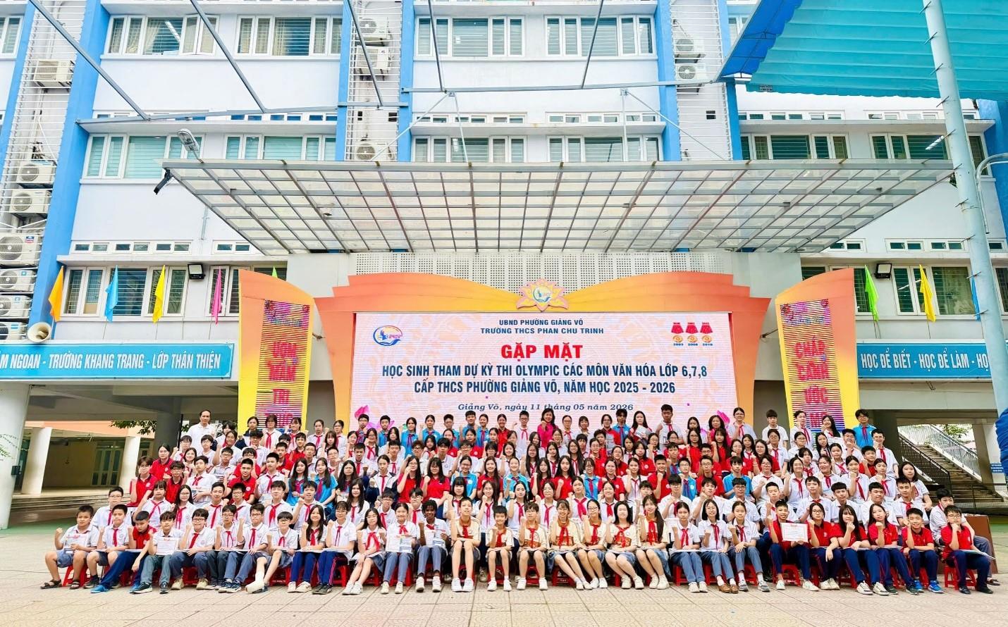 Trường THCS Phan Chu Trinh gặp mặt, động viên đội tuyển học sinh tham dự kỳ thi Olympic các môn văn hóa cấp THCS Phường Giảng Võ năm học 2025–2026