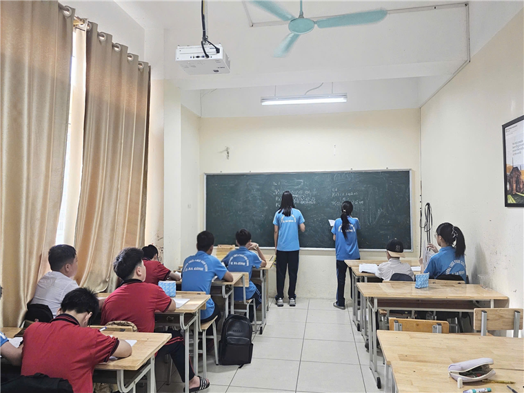 A group of students in a classroomAI-generated content may be incorrect.