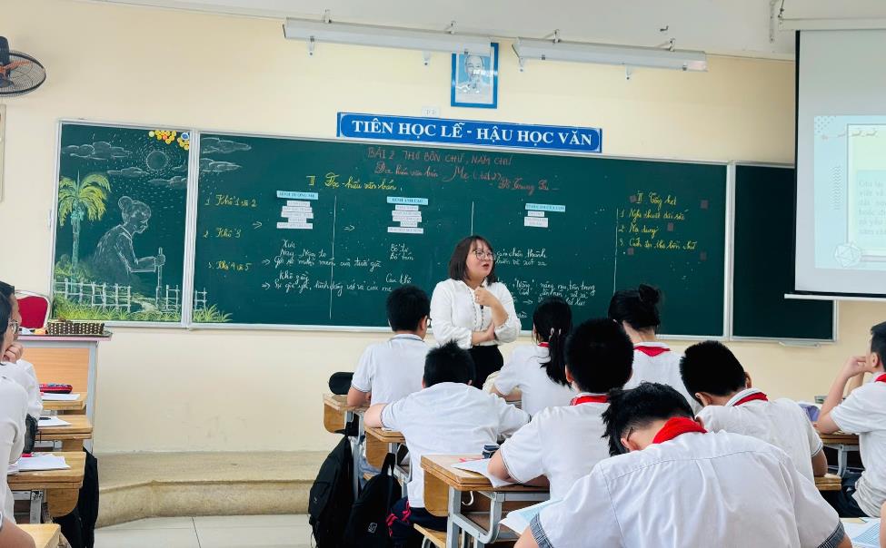 A group of students in a classroom

AI-generated content may be incorrect.
