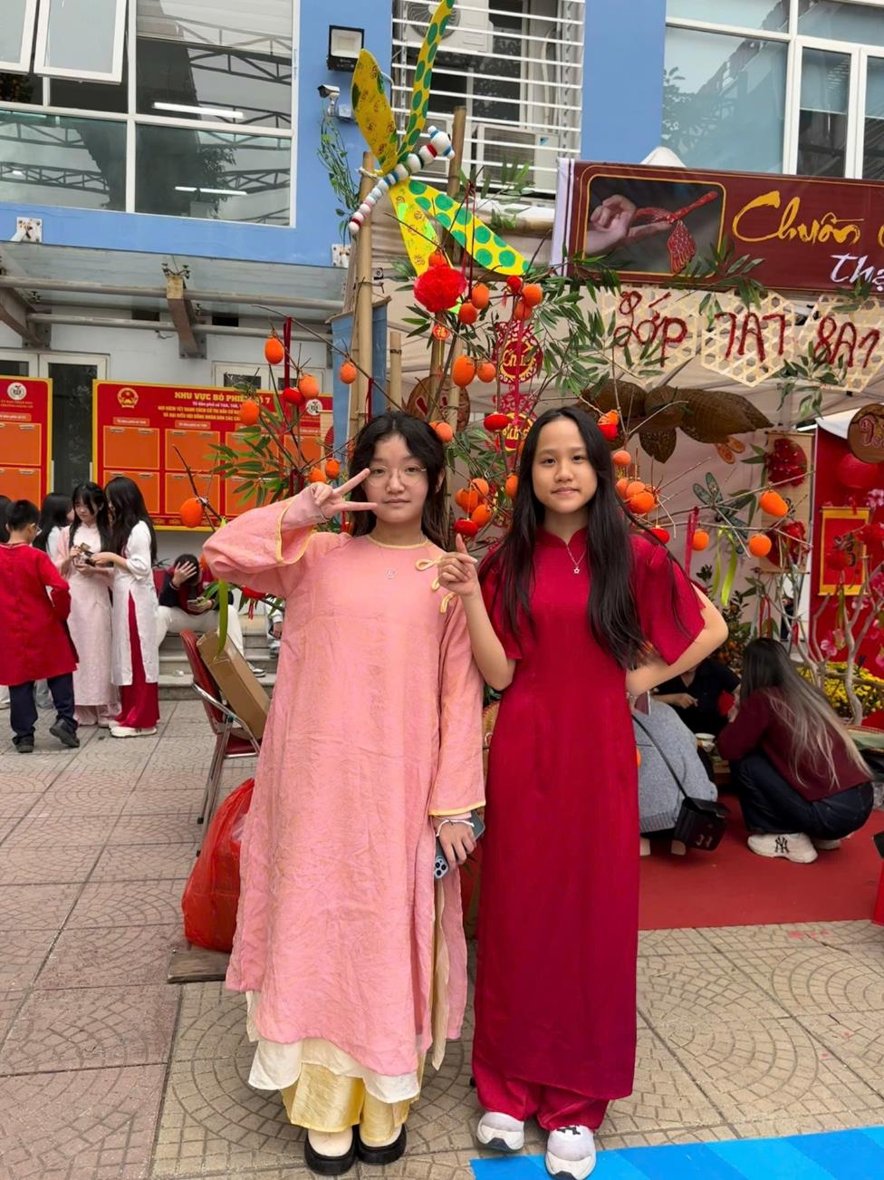 Two girls posing for a picture

AI-generated content may be incorrect.