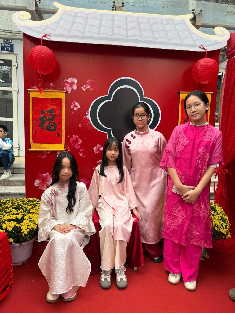 A group of girls posing for a photo

AI-generated content may be incorrect.