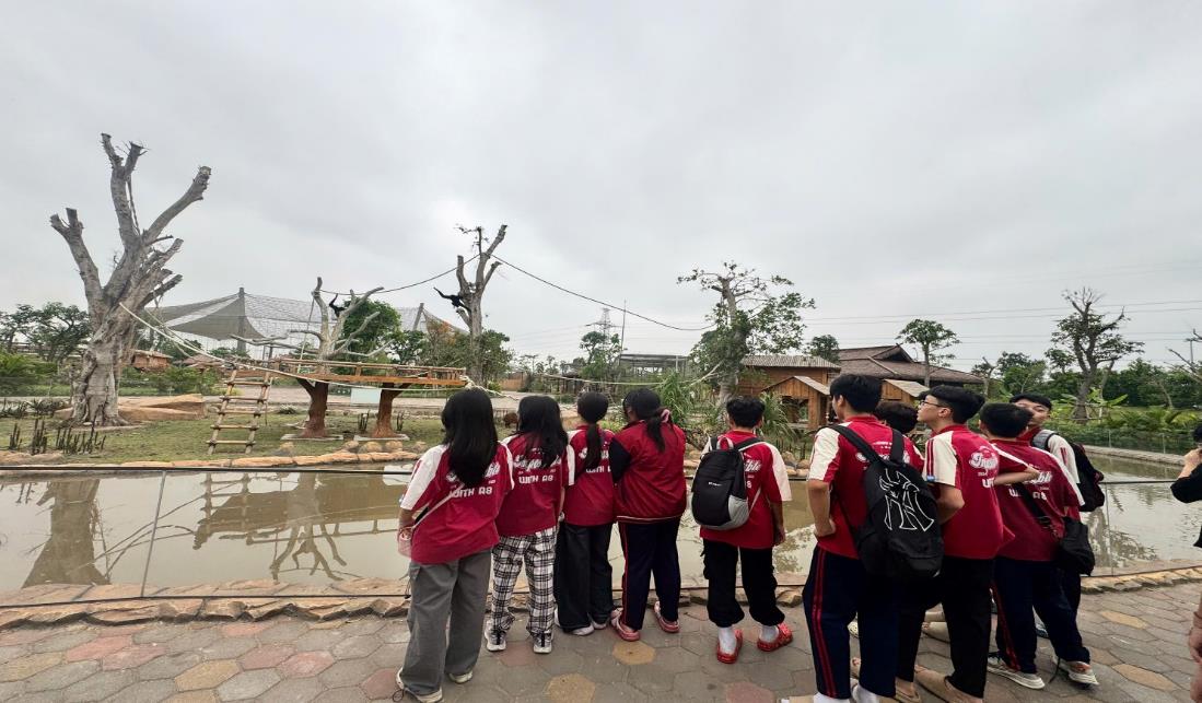 D:\Desktop\Hình ảnh các bạn lớp 7A8 tham quan các địa điểm.jpg