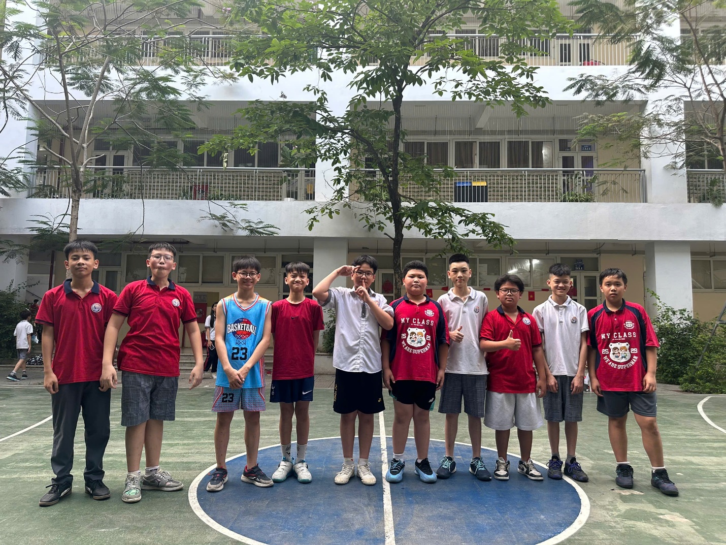 A group of boys posing for a photo

AI-generated content may be incorrect.