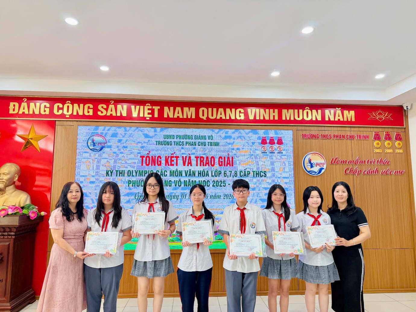 C:\Users\Admin\Desktop\8A8\Truyền thông T6\z7888079051034_bde9c301678dd5d60ecc842383fb02b7.jpg