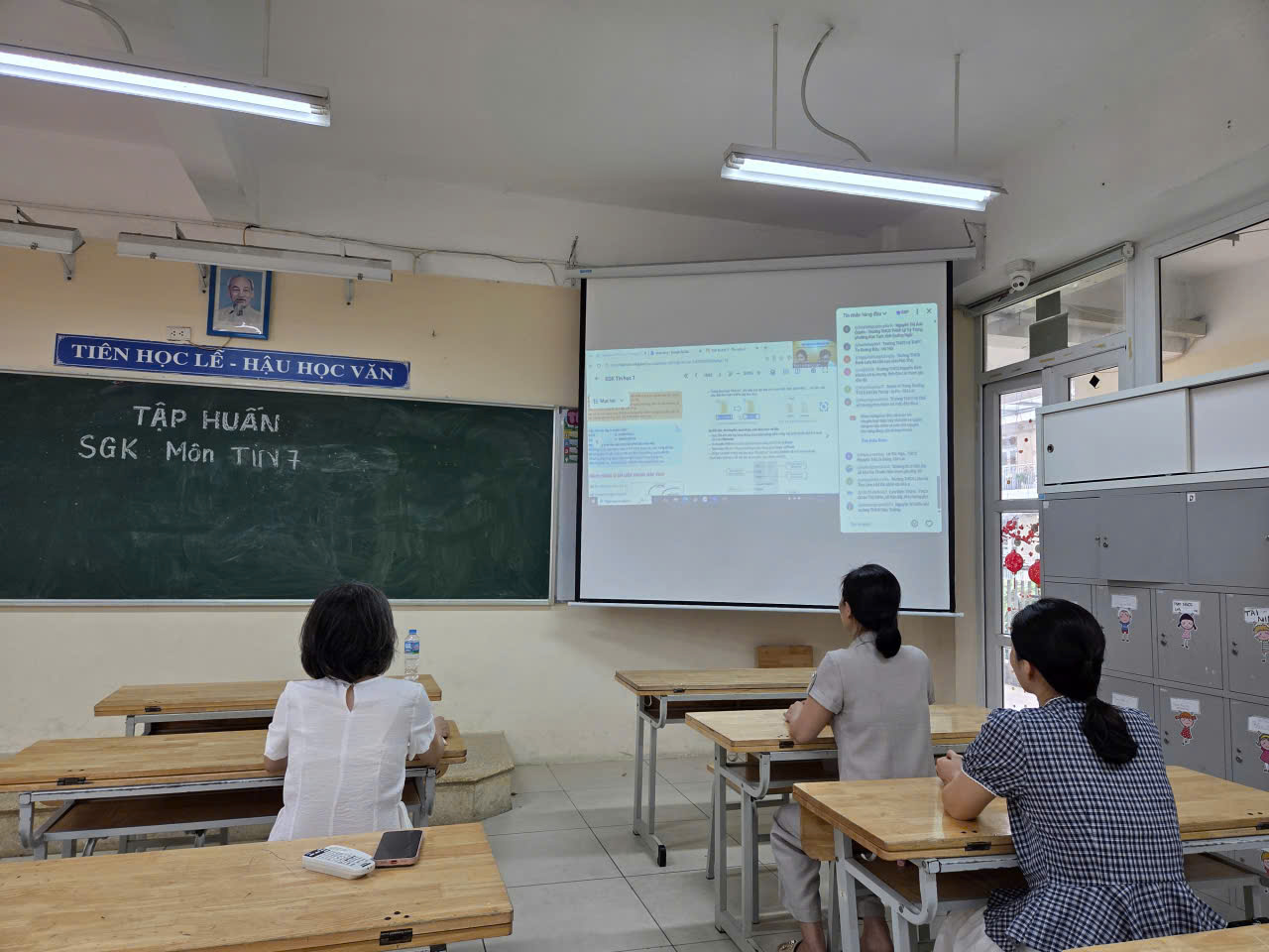 A group of students in a classroom

AI-generated content may be incorrect.